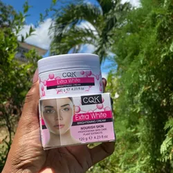 Crema Blanqueadora de Arbutina y Acído Hialurónico