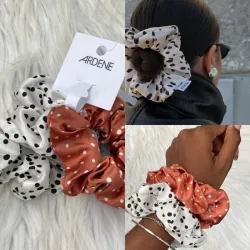 *Maxi Scrunchie de Punticos* 🤍🧡
