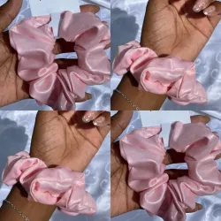 *Maxi Scrunchie Rosa Tornasol* 🩷