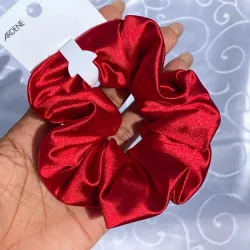 *Scrunchie de Satin Rojo* ❤️