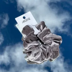 *Scrunchie de Terciopelo Gris*