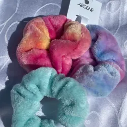 *Scrunchies Multicolor de Peluche* 🧸