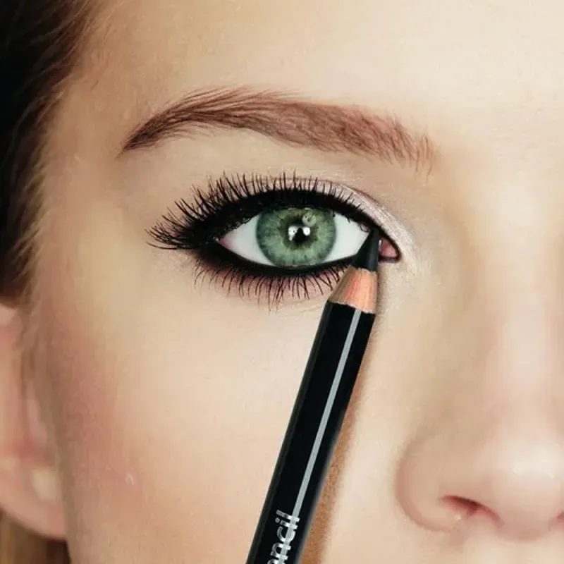 🖌️ Delineado Negro Inferior