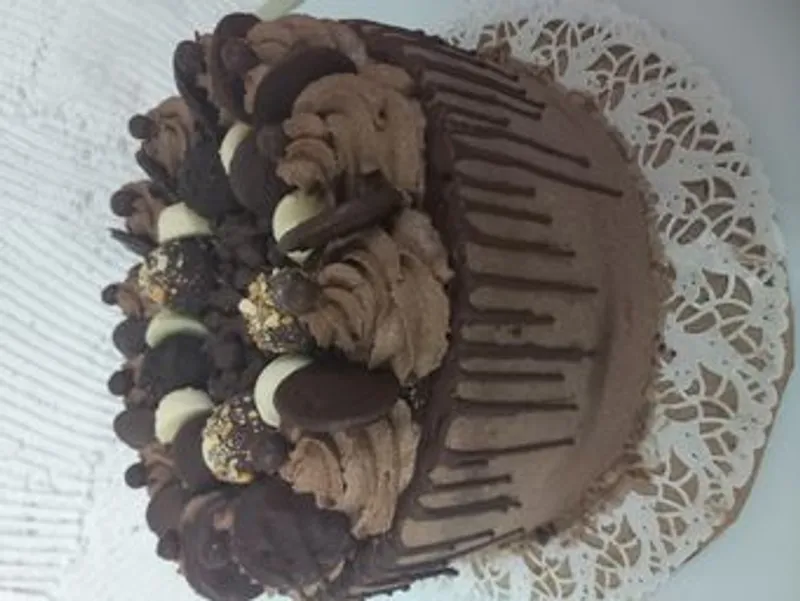 Cake especial de nata de chocolate con confituras 