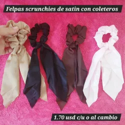 Felpas scrunchies de satin con coleteros