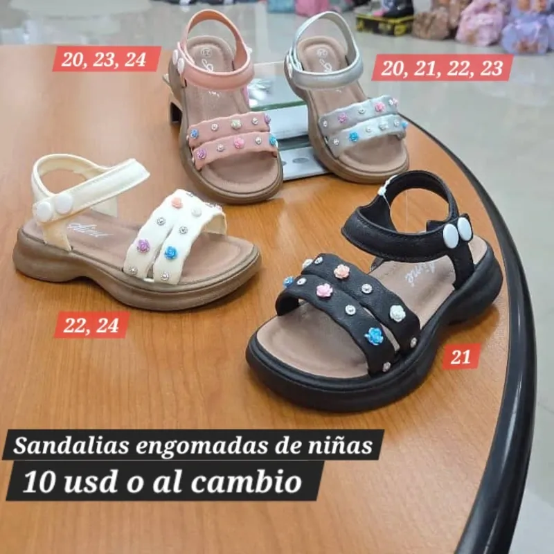 Sandalias engomadas de niñas