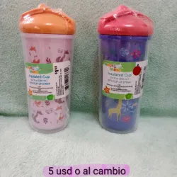 Vasos con pitillo para niñas