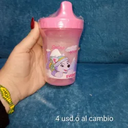 Vasos entrenadores de niñas