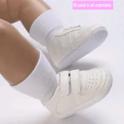 Zapaticos blancos para bebés