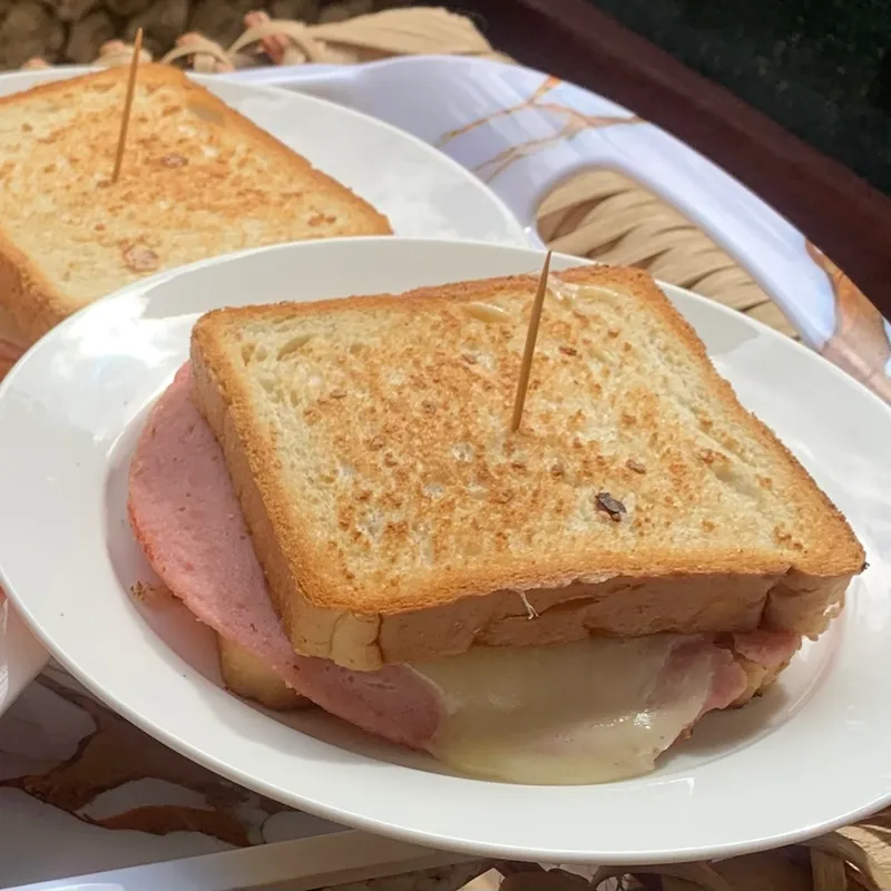 SANDWISH DE JAMÓN Y QUESO