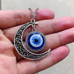 Cadena con colgante de Luna menguante y Nazar.