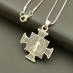 Cadena con dije De San Benito.