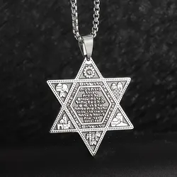 Cadena con dije Escudo de David.
