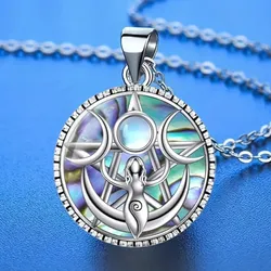 Cadena con dije Triple Diosa.