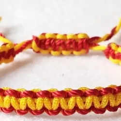 Pulsera mixta tejida.