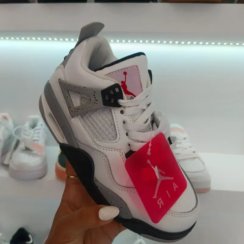 AIR JORDAN 
