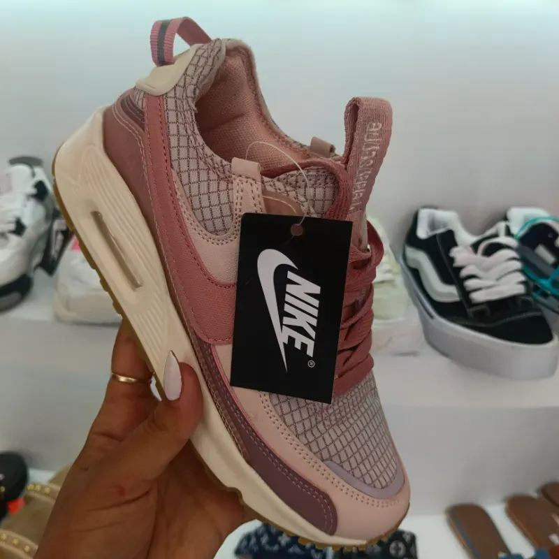 NIKE AIR MAX 