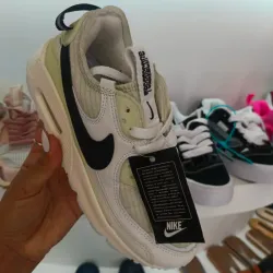 NIKE AIR MAX 