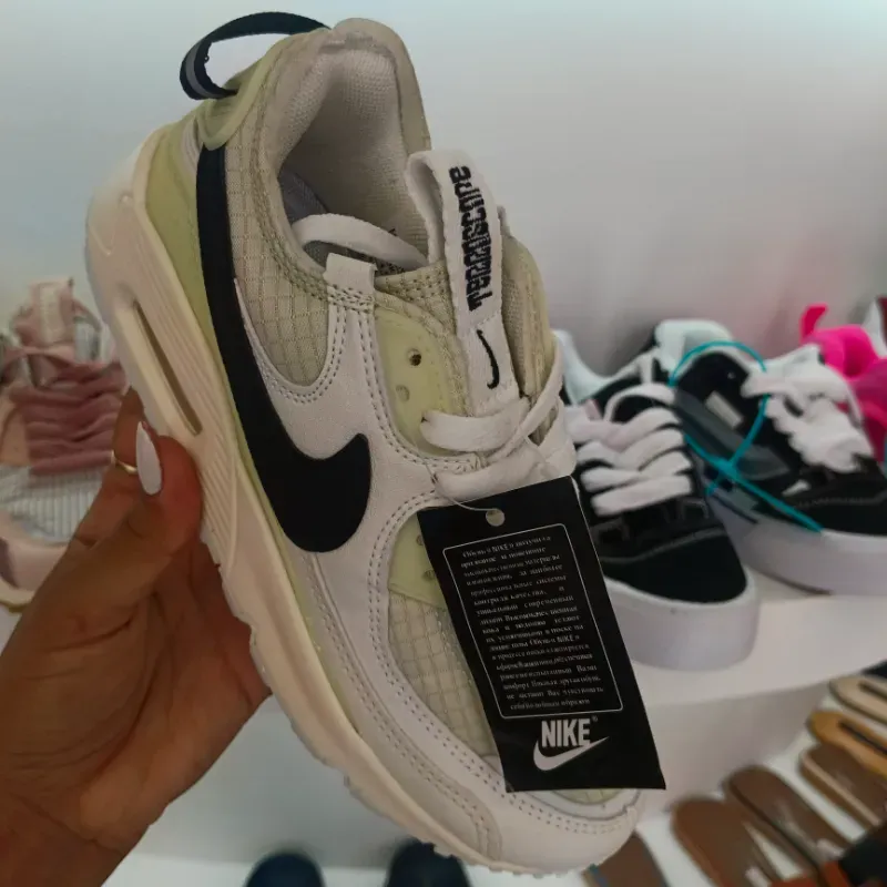 NIKE AIR MAX 