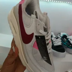 NIKE AIR MAX