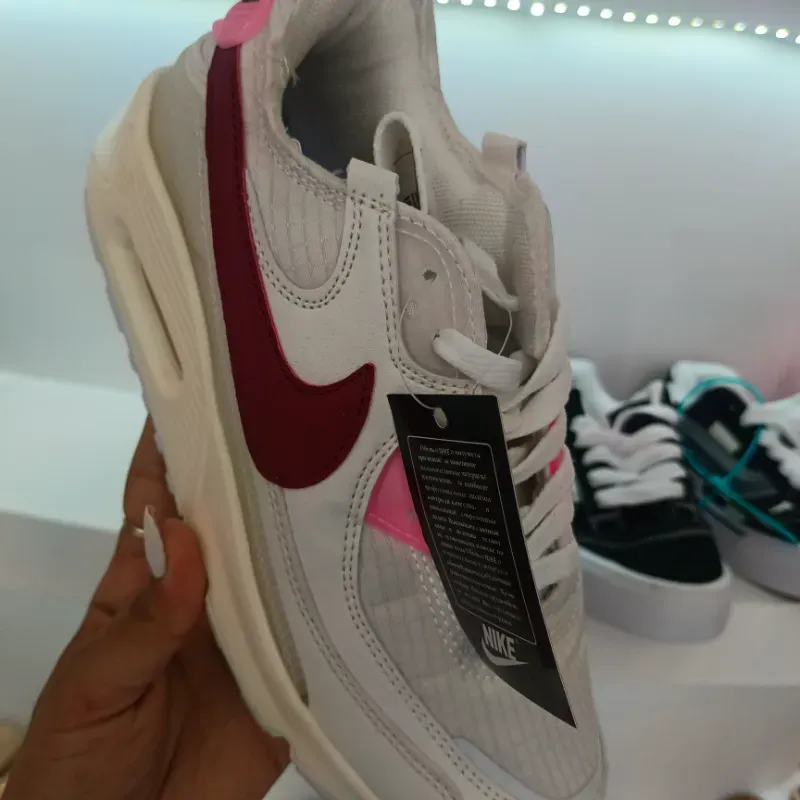 NIKE AIR MAX