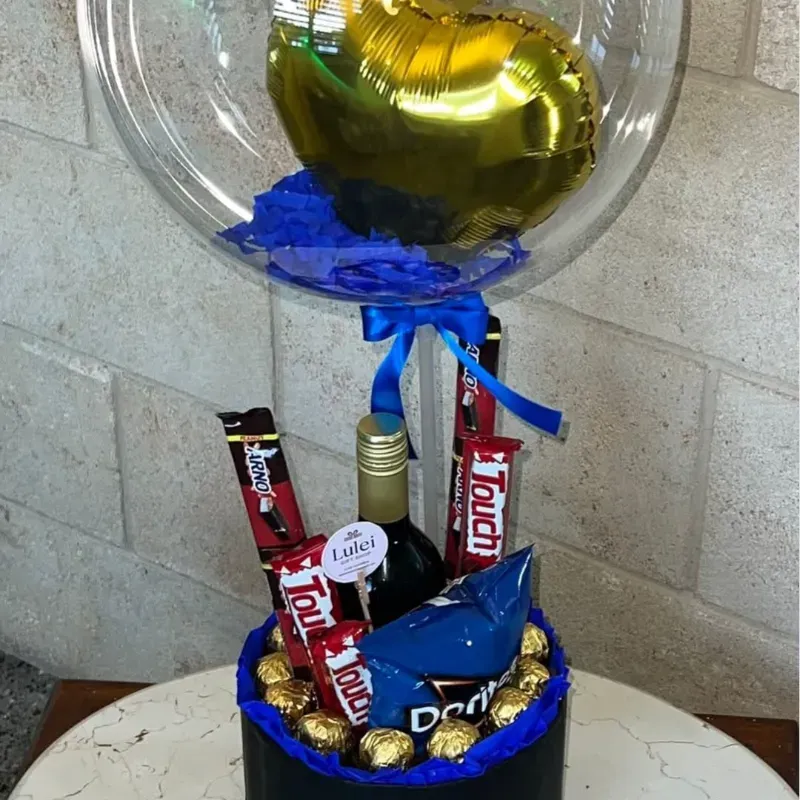 Arreglo bebida con bombones ferreros globos