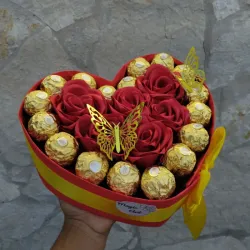 Caja bordada con bombones 