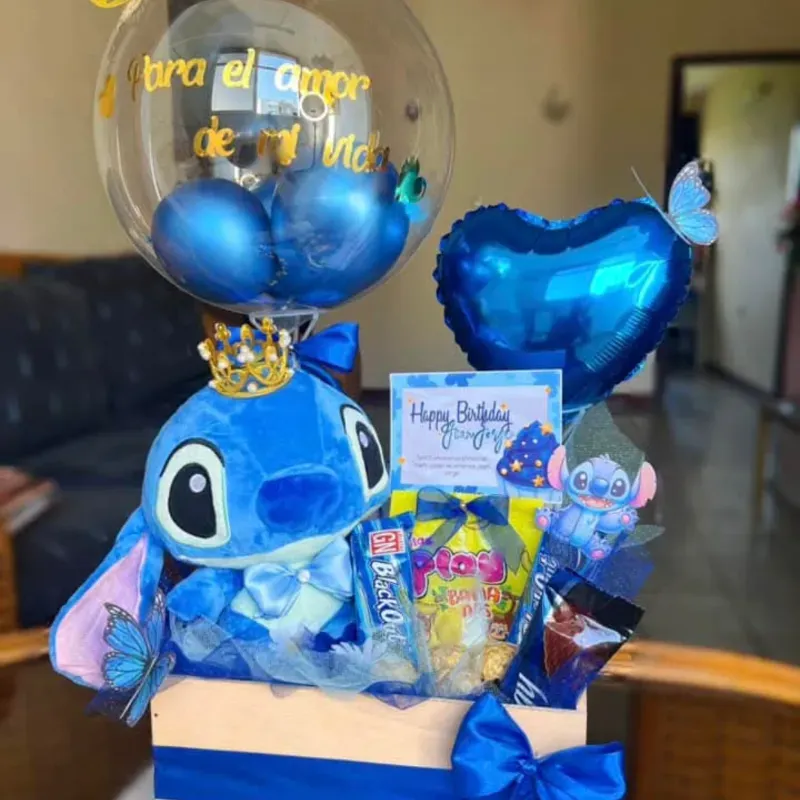 Caja de Stitch chucherías y globo burbuja 