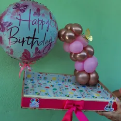 Caja decorada arco de globos