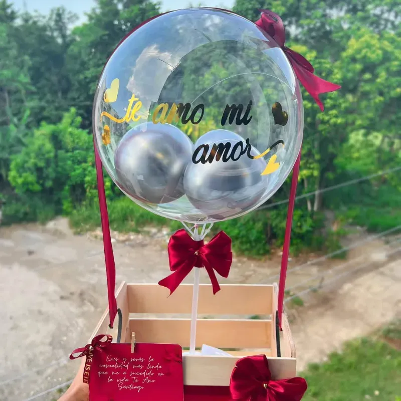 Caja decorada con globos burbuja