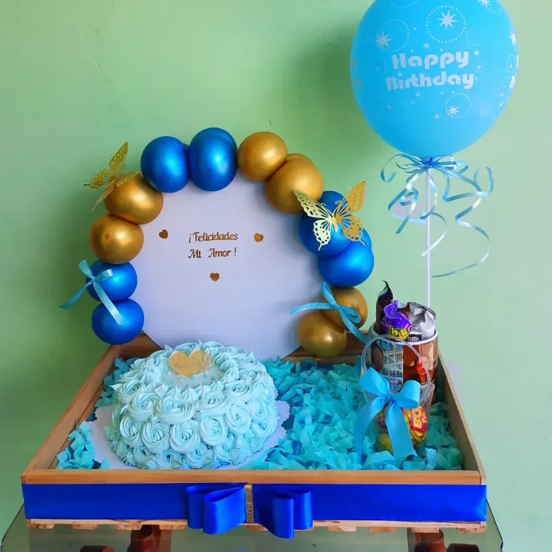 Caja decorada+ kake+ jarra personalizada+ bombones 