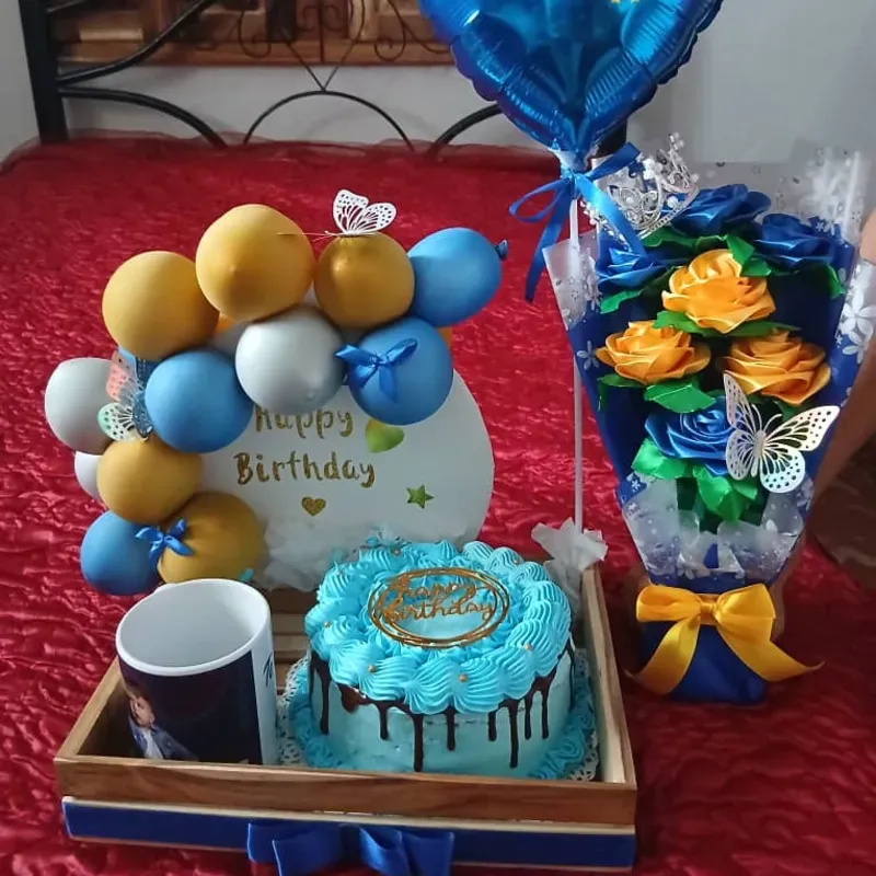 Caja decorada+ mini kake+ jarra personalizada 
