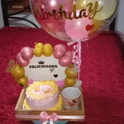 Caja decorada+mini kake+ jarra personalizada 