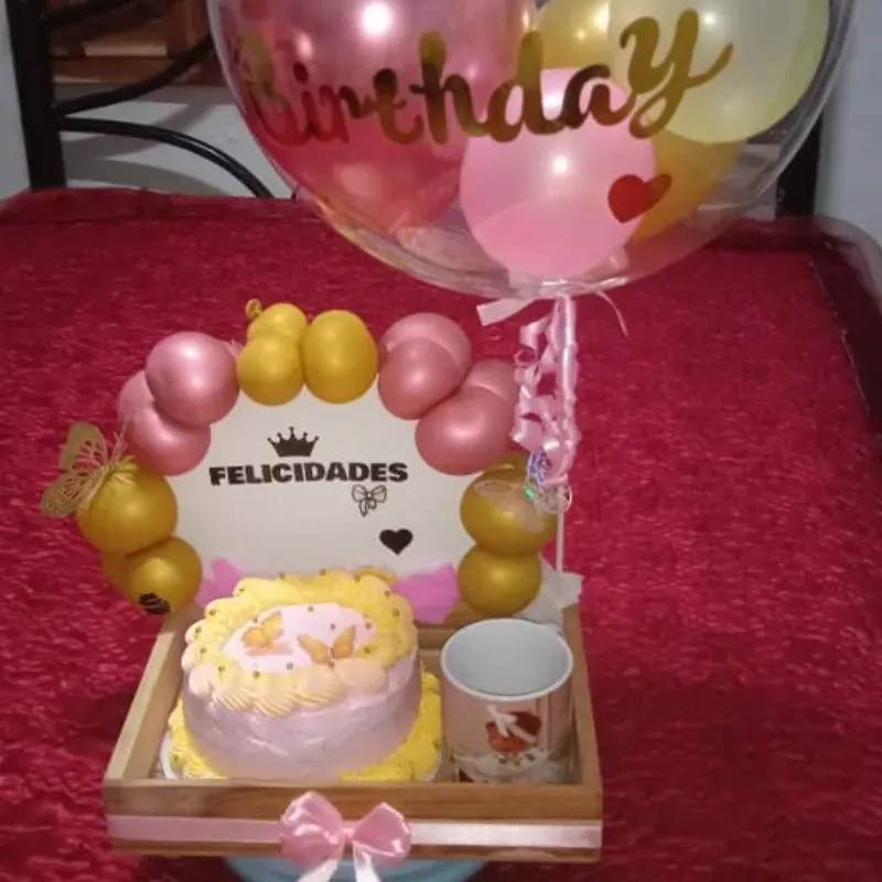Caja decorada+mini kake+ jarra personalizada 