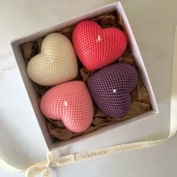Cara con 4 corazones