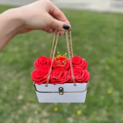 Cartera con corona