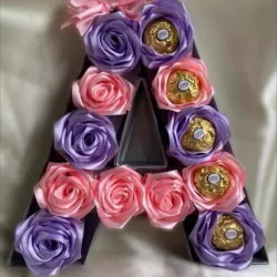 Inicial A con ferrero