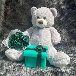 Peluche de 1.30 metros aprox + ramo de rosas