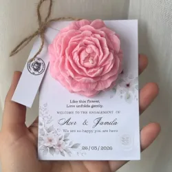 Peonia grande sobre postal personalizada