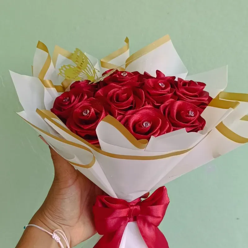 Ramo de 10 rosas eternas