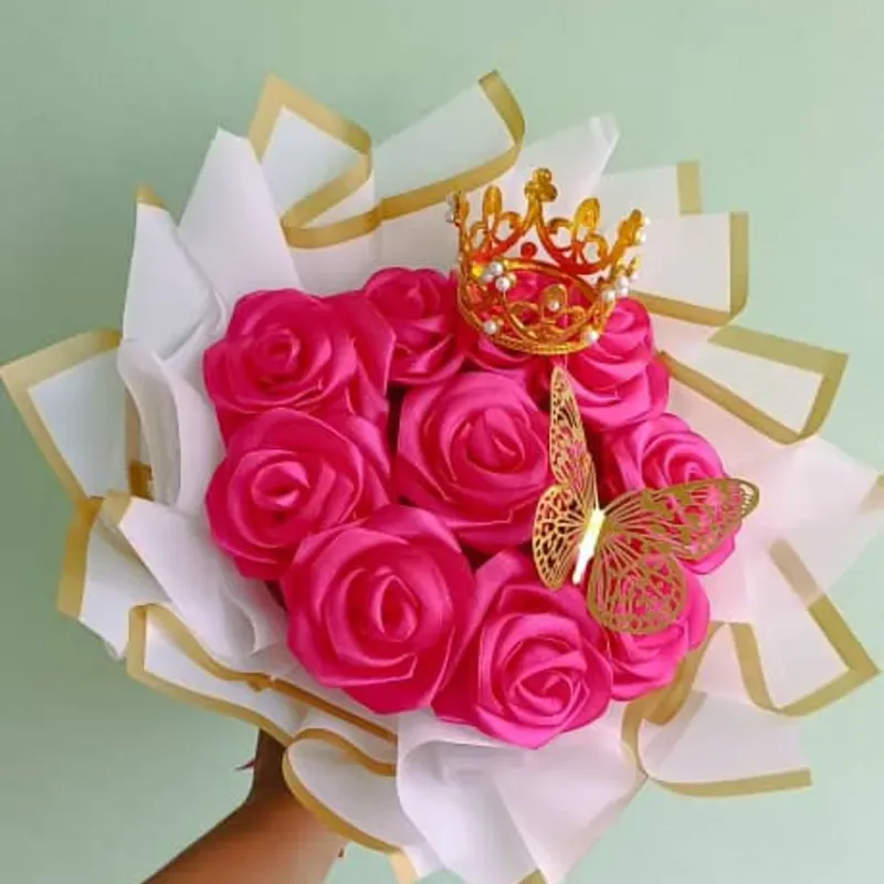 Ramo de 10 rosas eternas + corona