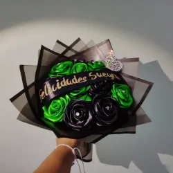Ramo de 12 rosas+ cinta personalizada 