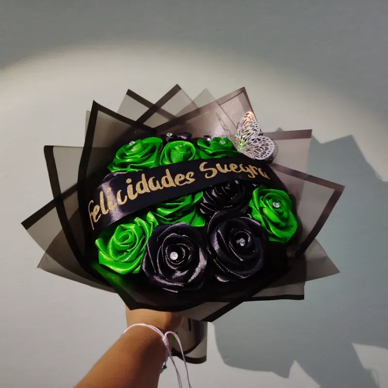 Ramo de 12 rosas+ cinta personalizada 