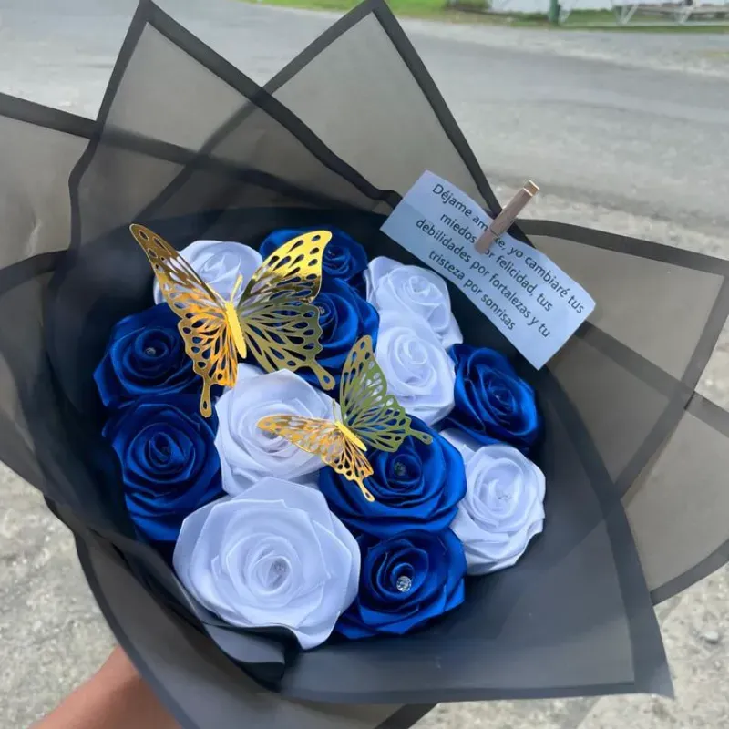 Ramo de 12 rosas eternas