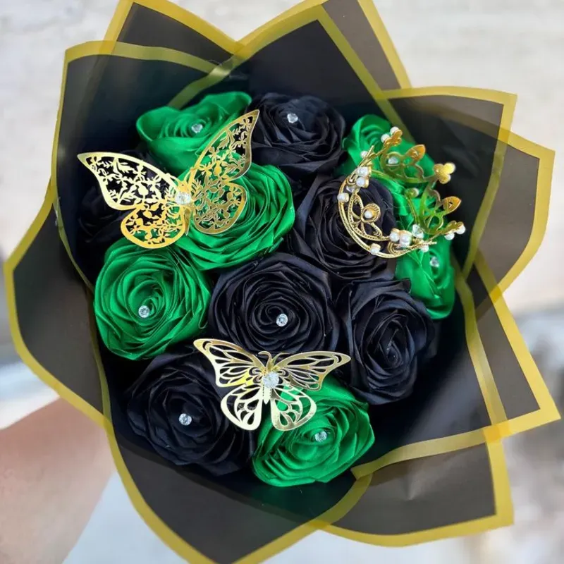 Ramo de 12 rosas eternas+ corona