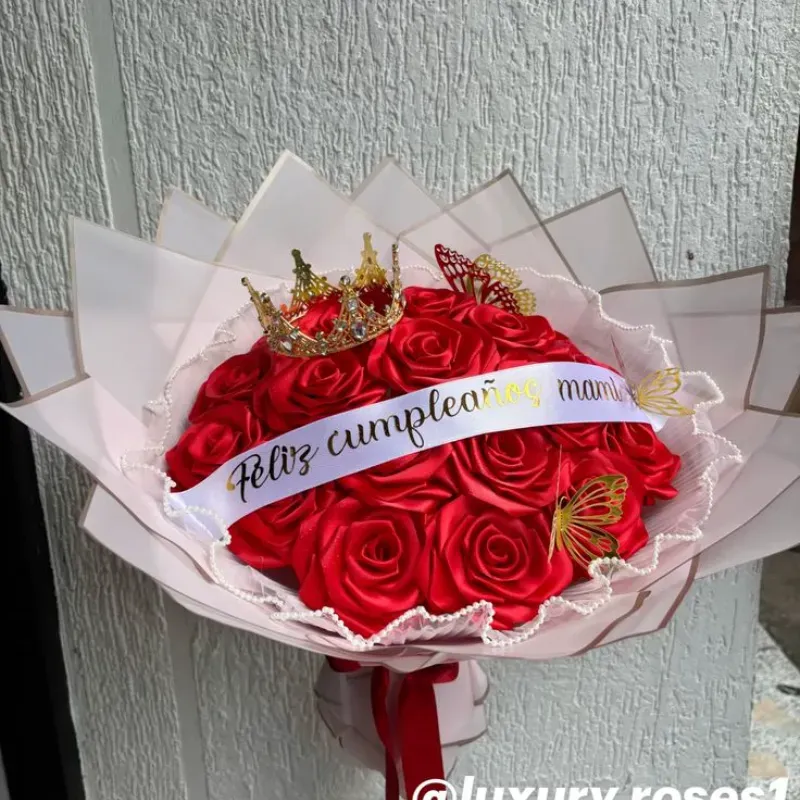 Ramo de 18 rosas+ corona+cinta