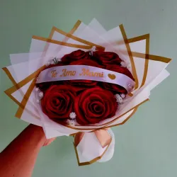 Ramo de 7 rosas + cinta personalizada 