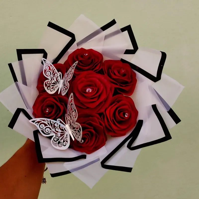 Ramo de 7 rosas eternas