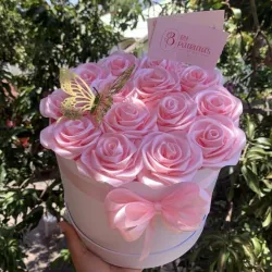 Cubo de 15 rosas eternas