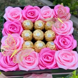 Cubos de rosas y bombones